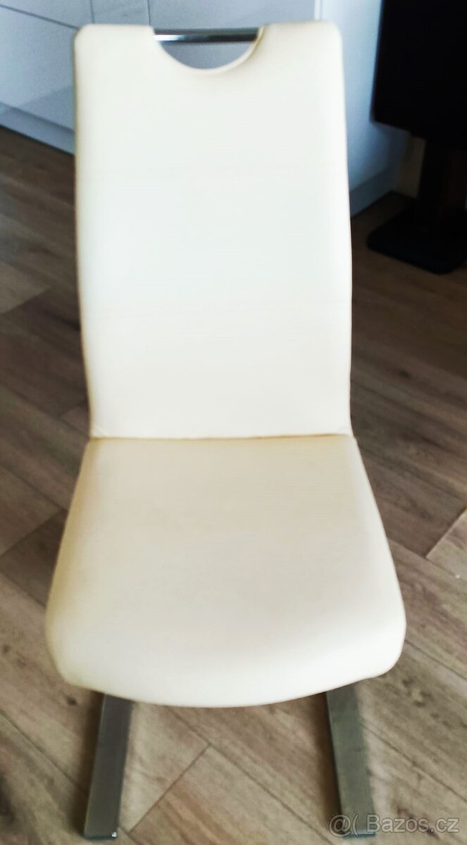 Jídelní stůl a (4ks židle). - 8
