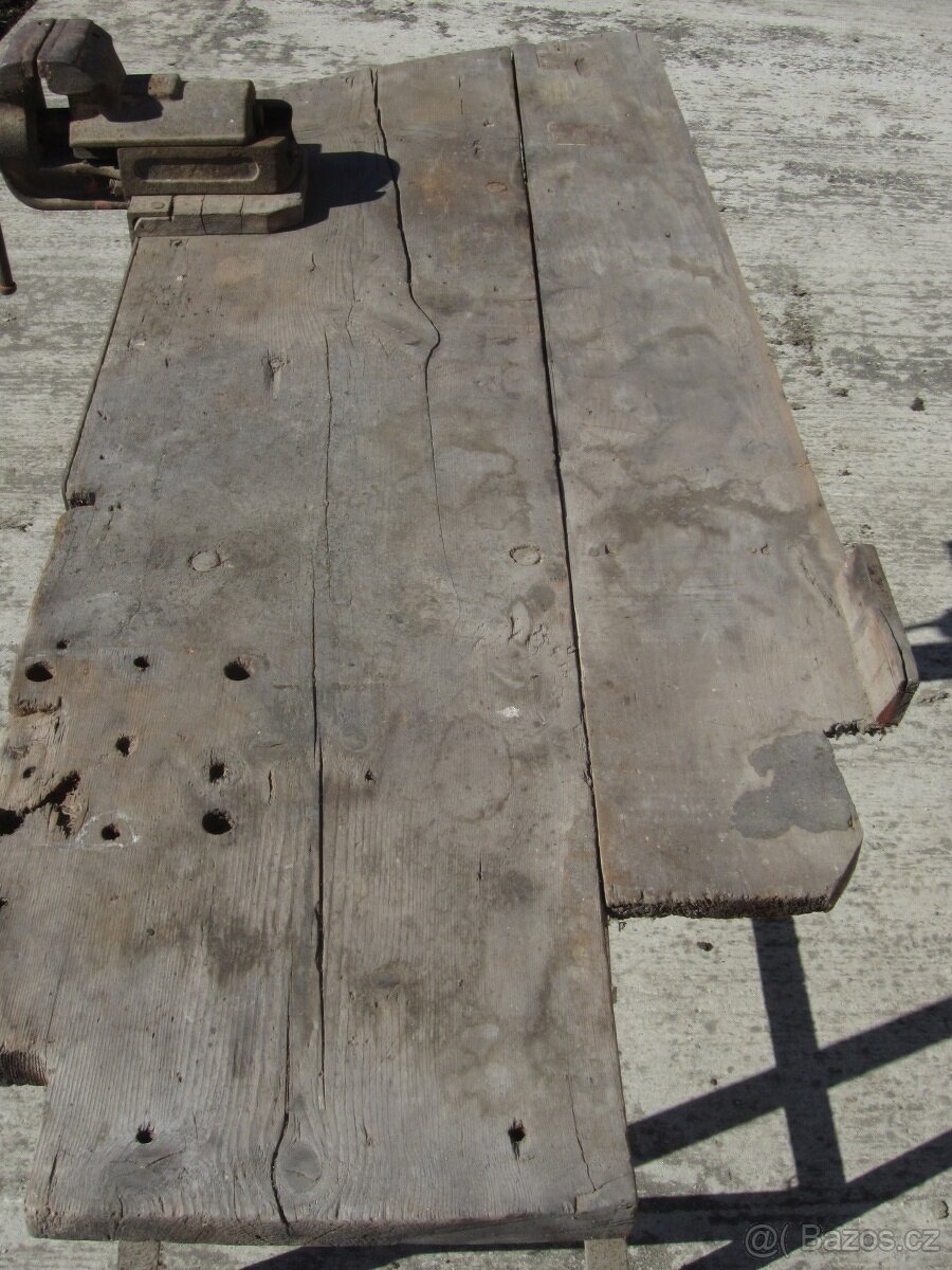 Starý dílenský ponk se svěrákem - 8