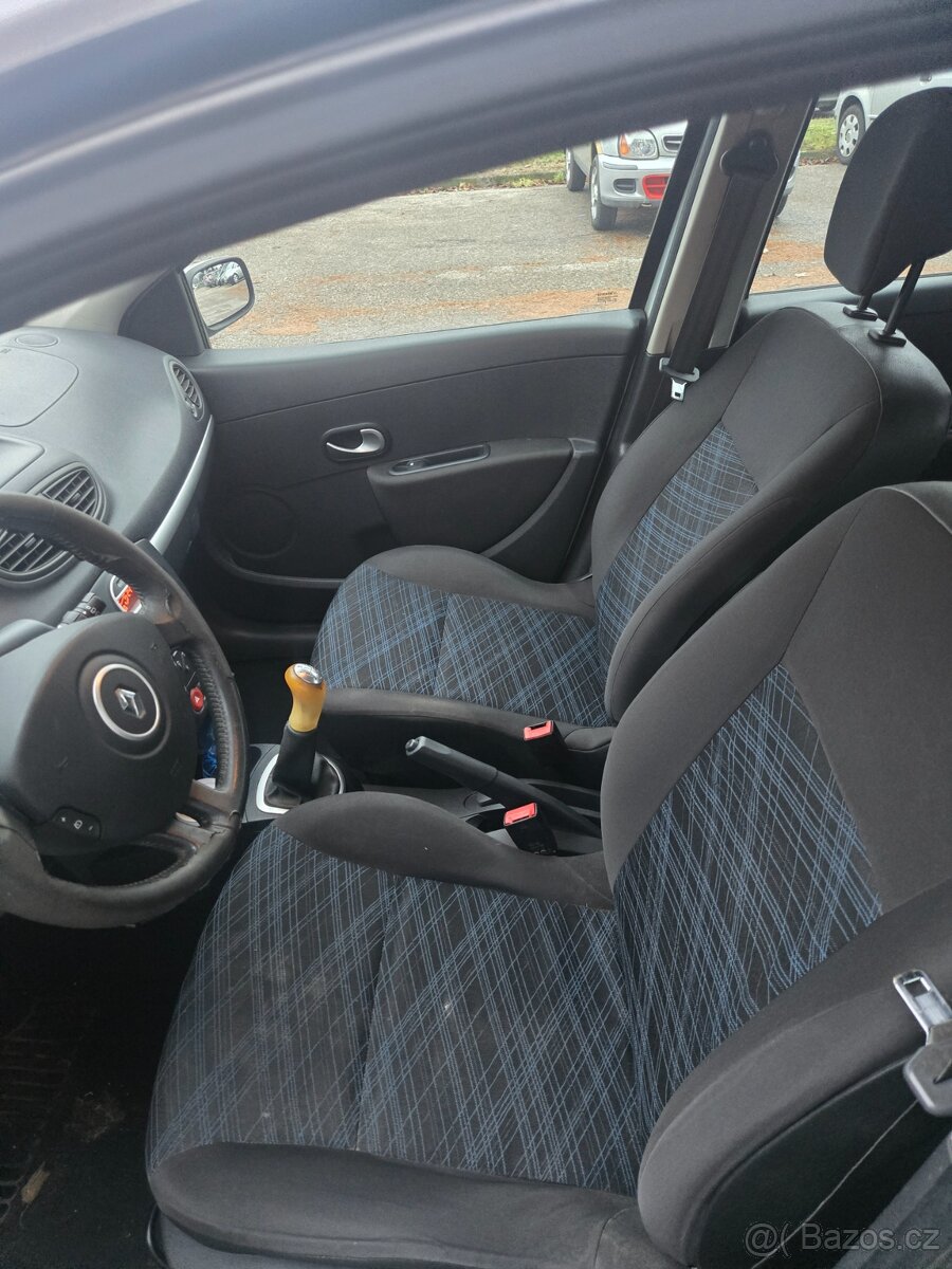 RENAULT CLIO 1,5 DCI - 8
