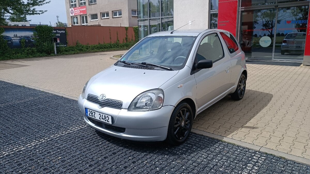 Toyota Yaris 1.3 - 8