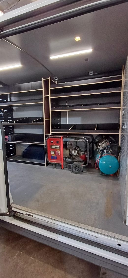 regály do dodávky - 8