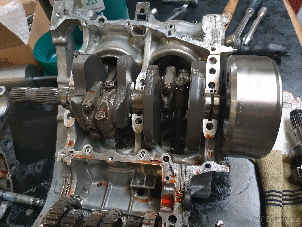 Prodám dily na honda vfr800 2000r.v - 8