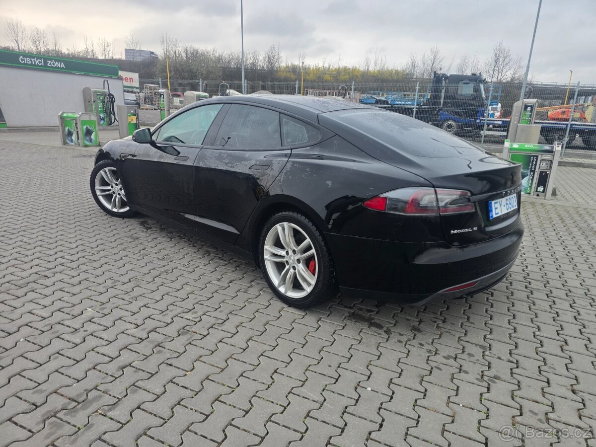 Tesla Model S P85 Free Supercharger - 8