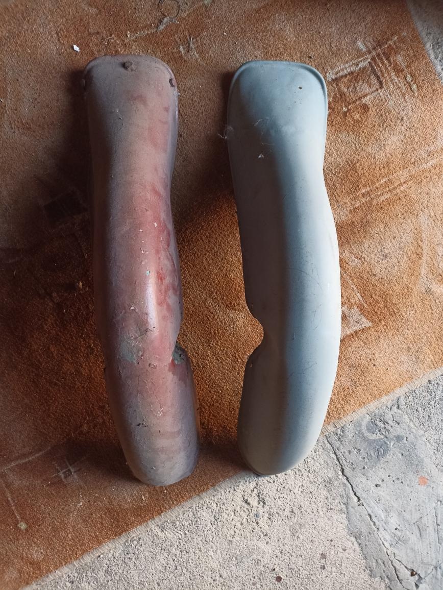 Před. blatník Jawa pionýr 20,21,555 - 8