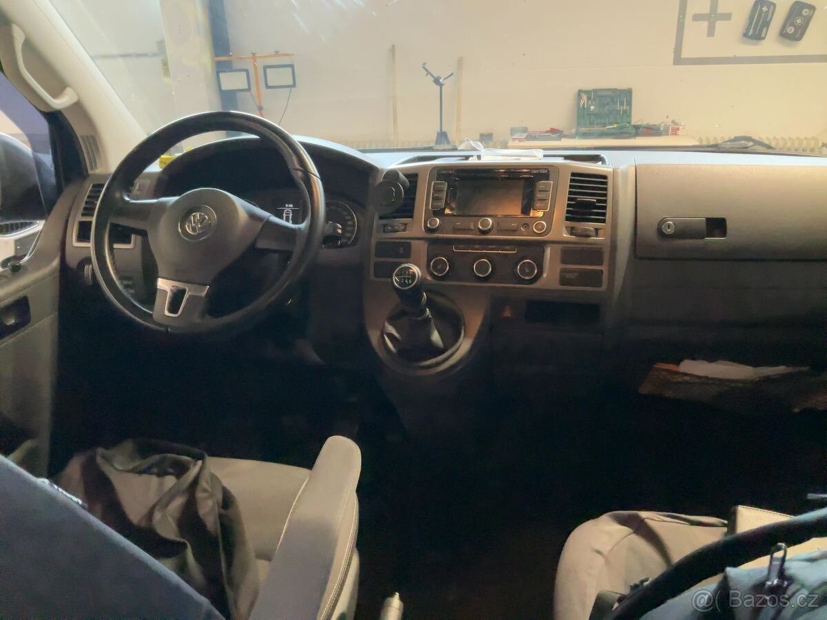 VW Multivan T5 2.0TDI 103kW,DPH,tažné,navi,serviska - 8