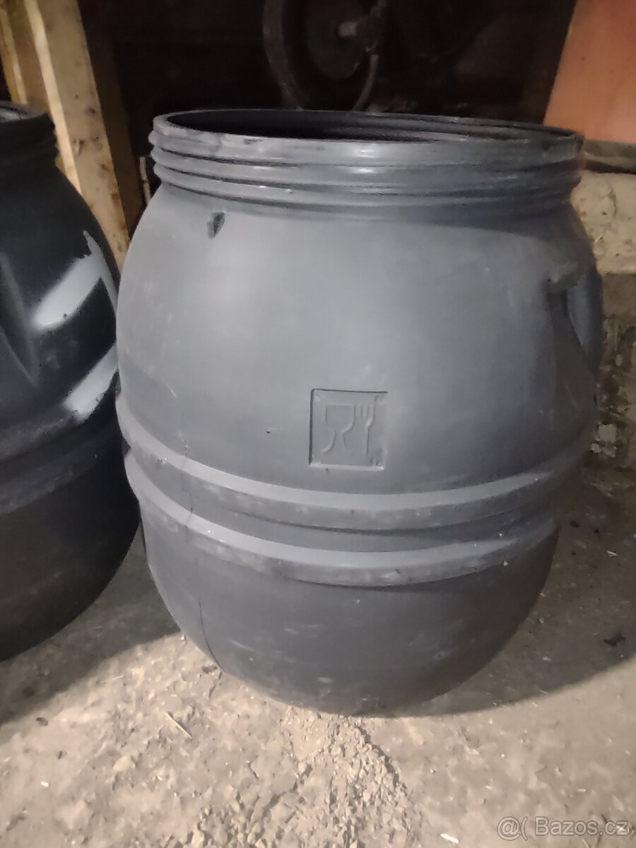 Prodám tři sudy 70 l - 8