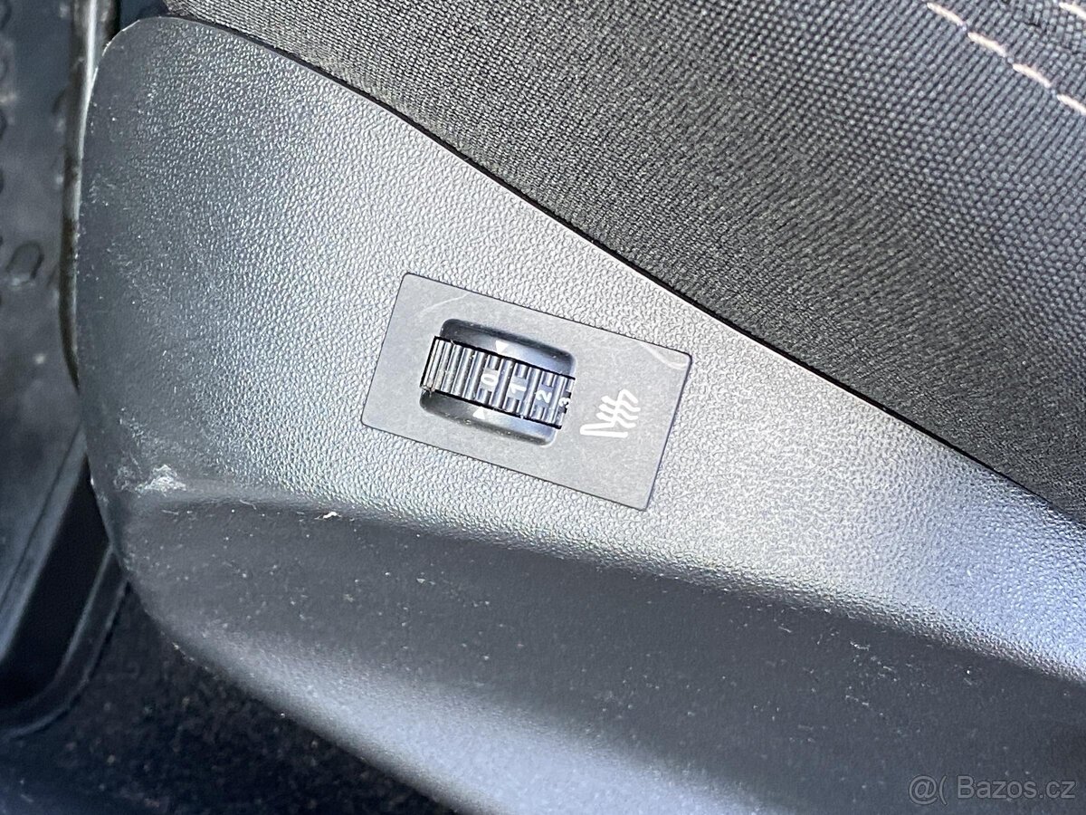 Peugeot 2008 1.2PT , 60 kW benzín, 2016 - 8