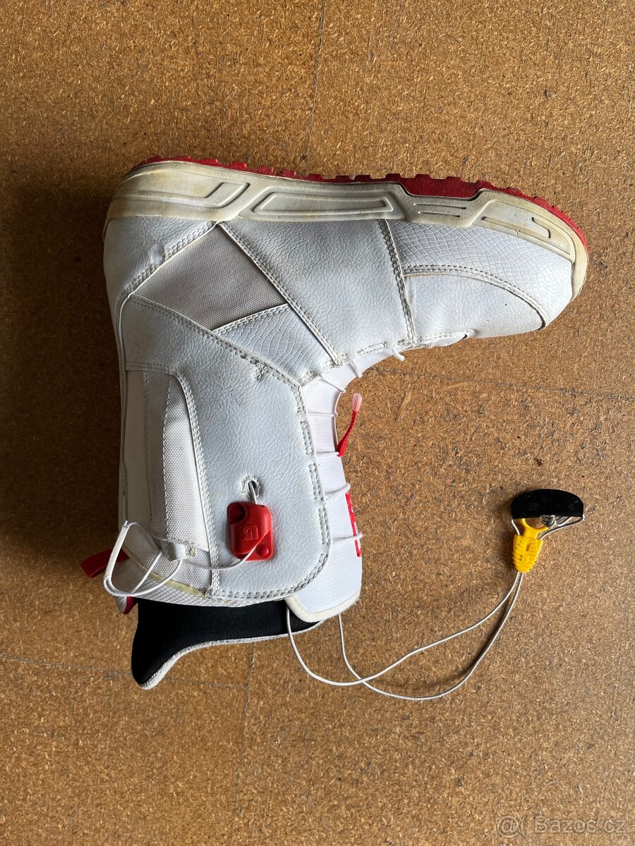 Snowboard s vázáním a botama Burton 43,5 - 8