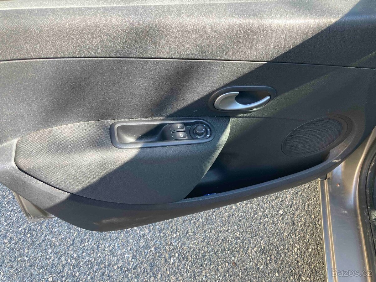 Prodám Renault Clio 1,2 55 Kw Klima - 8