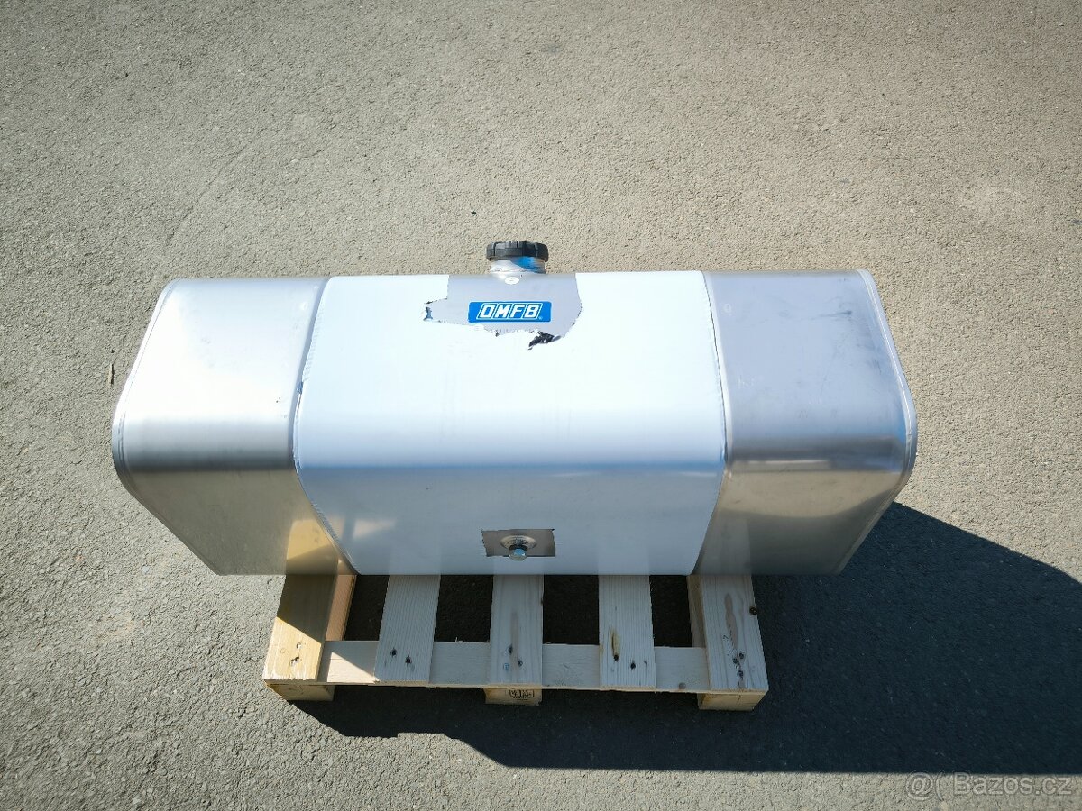 Hydraulické/Palivové nádrže - 8