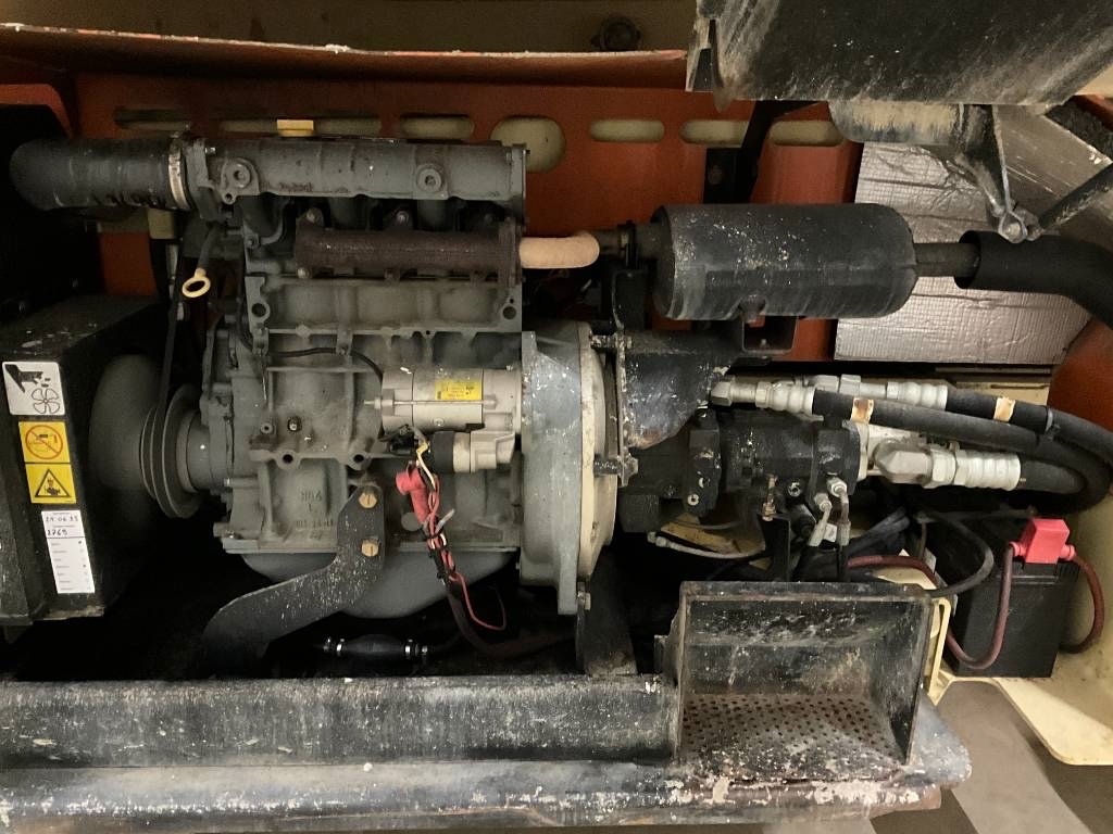 Nůžková terénní plošina JLG 3394 RT - 8