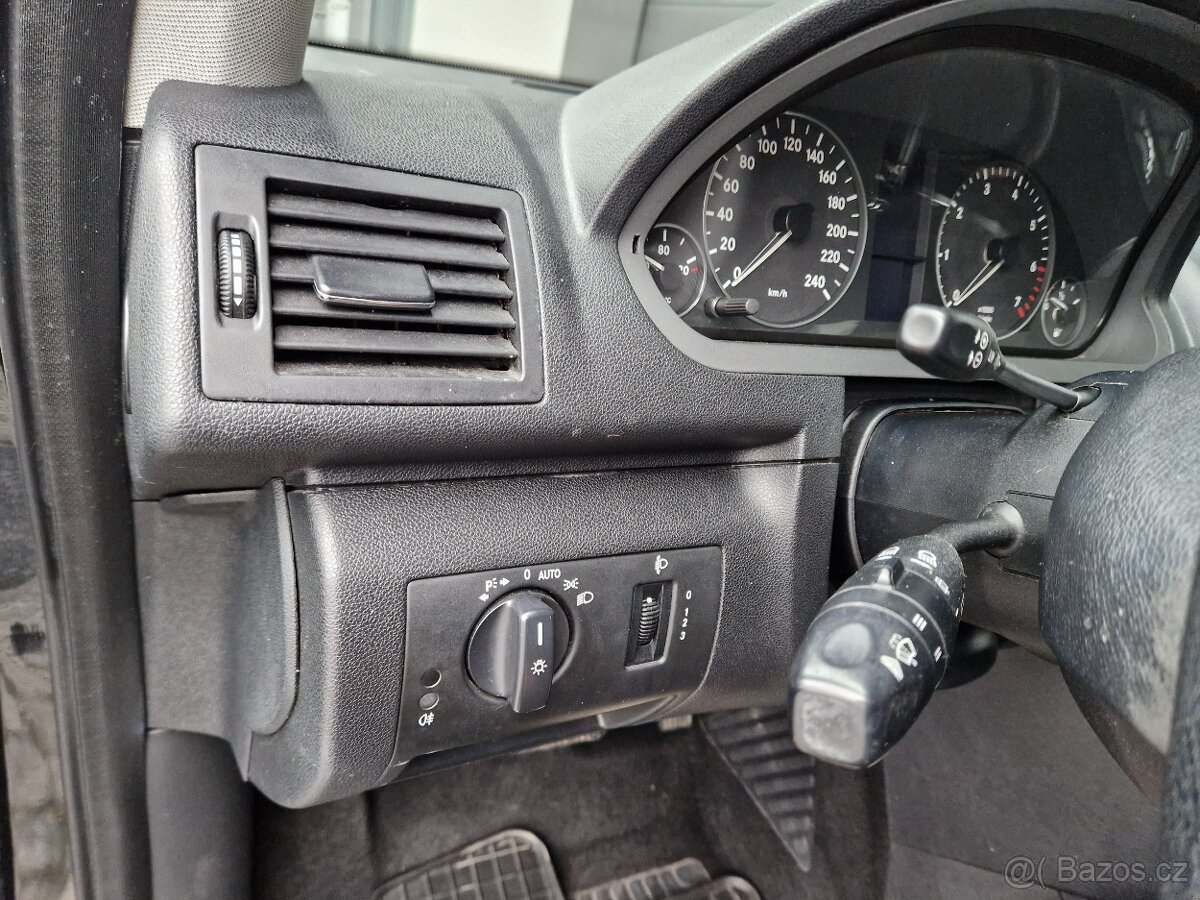 Mercedes Benz A 1,5 benzín, 70 KW, Automat - 8