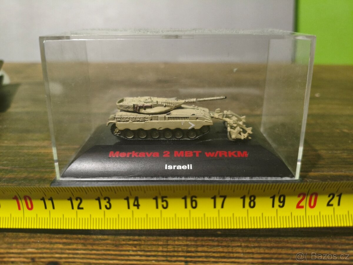 Vojenské modely 1/84 - 8