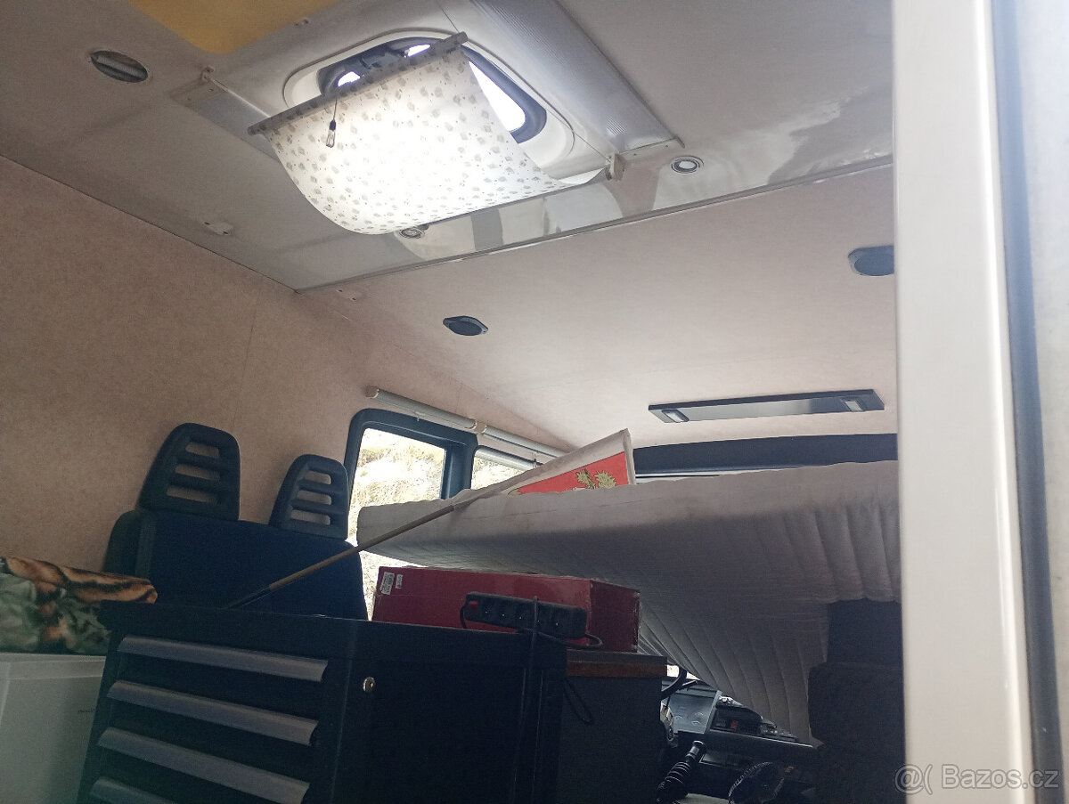 Obytný automobil - speciál Renault. - 8