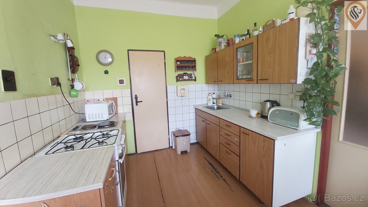 Rodinný dům se stodolou a uzavřeným dvorem a zahradou, Poběž - 8