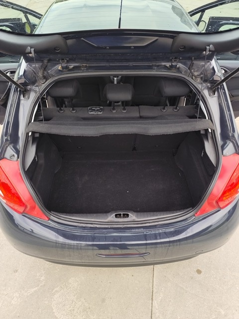 PEUGEOT 208 1.0 - 8