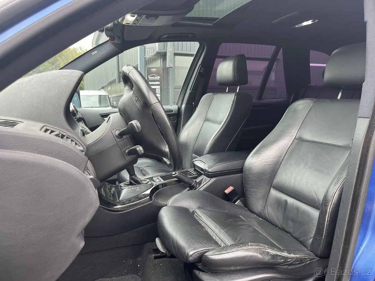 X5 is 4.6 V8 Estoril Blau - 8