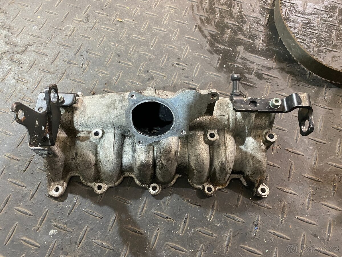 Motor BKD 2.0 TDI 103kW - blok, sání, EGR - 8