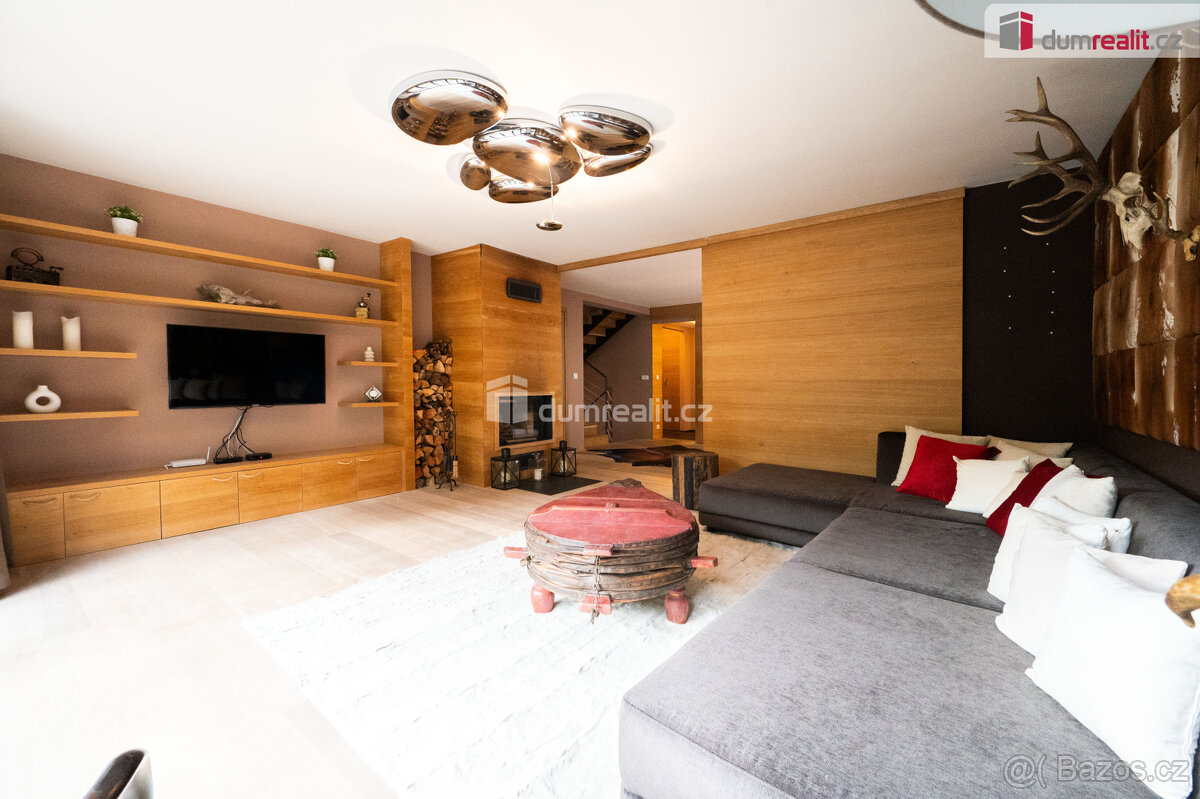 K prodeji, reprezentativní sídlo, rodinný dům 5+kk s terasou - 8