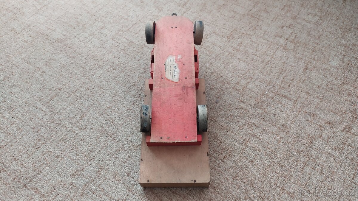 Dřevěné nákladní auto kabina plastová hračka autíčko - 8