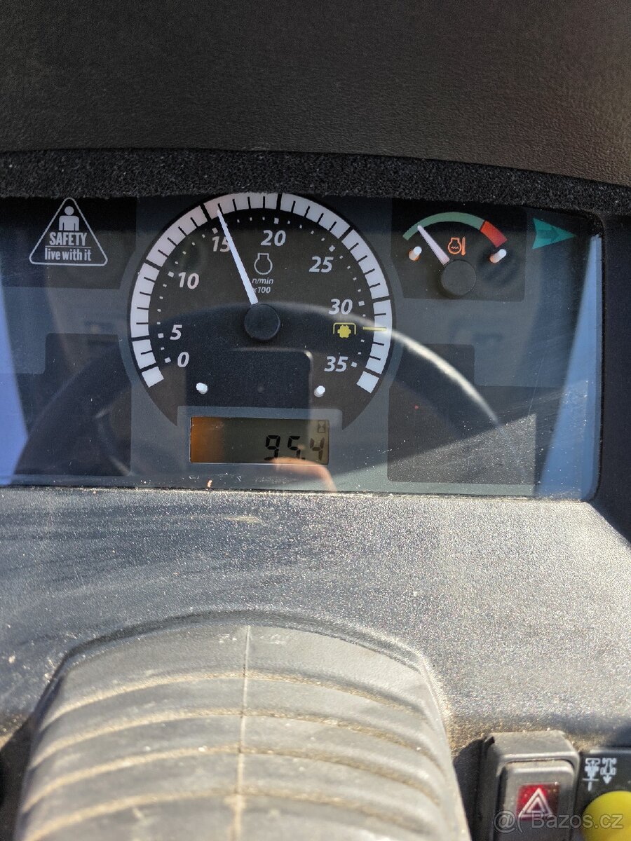 John Deere 1026R – čelní nakladač + sekačka, 95 mth - 8