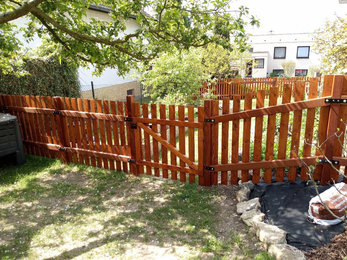 Stavby, opravy a renovace dřevěných plotů - 8