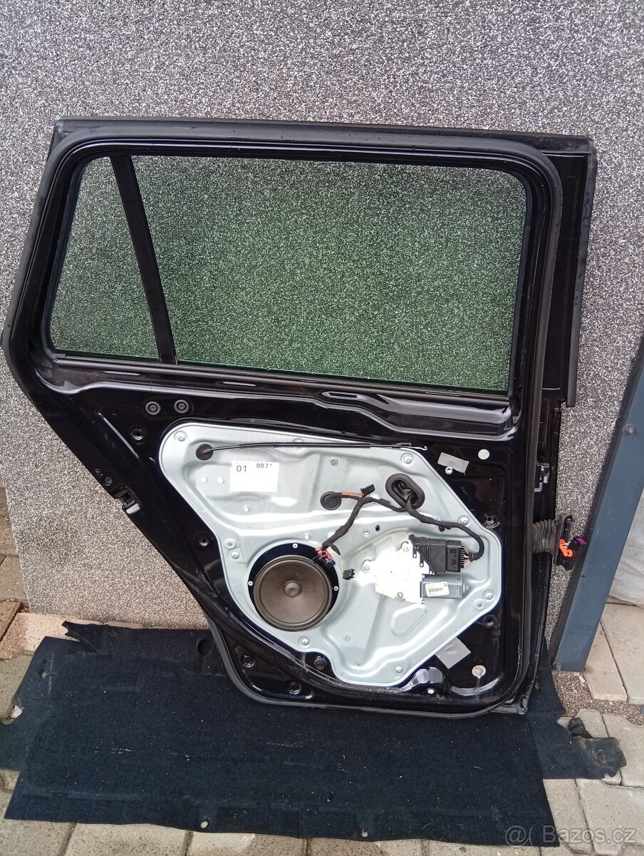 Prodám 4x ustrojené dveře na Volkswagen golf 5 , variant - 8