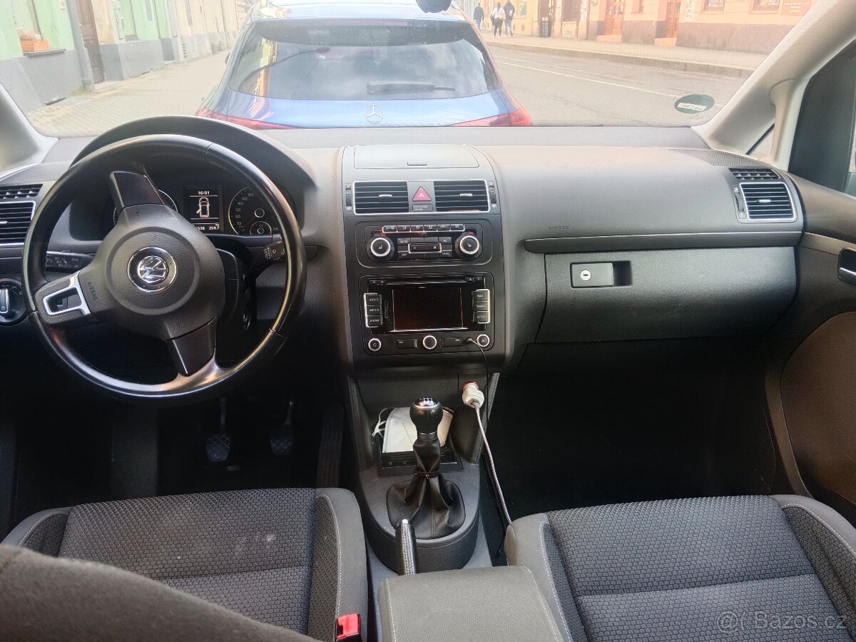 Prodám Vw Touran 1.2tsi 77kw - 8