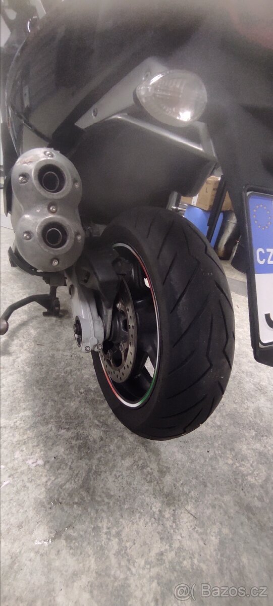 Gilera GP800 - 8