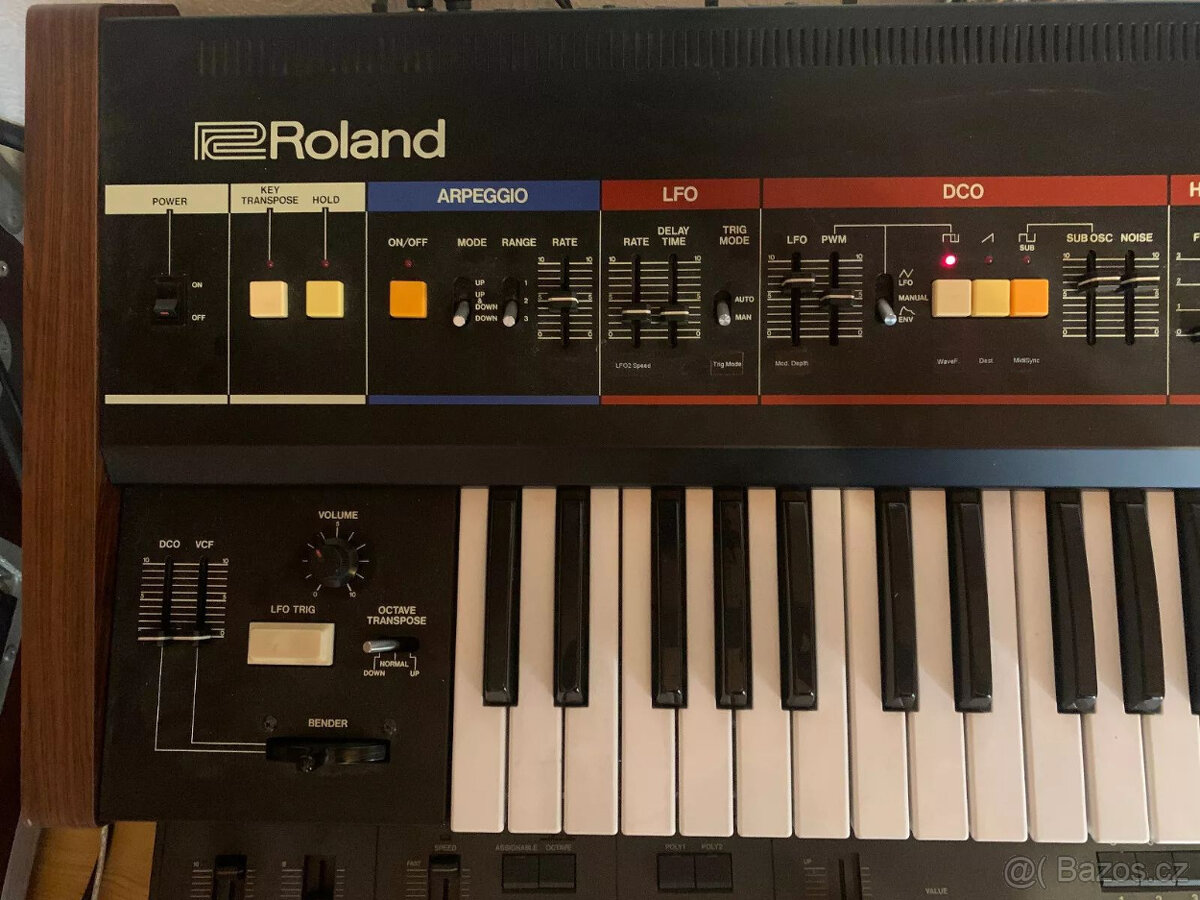 Analogový polyfonní syntezátor Roland Juno 60 s MIDI - 8