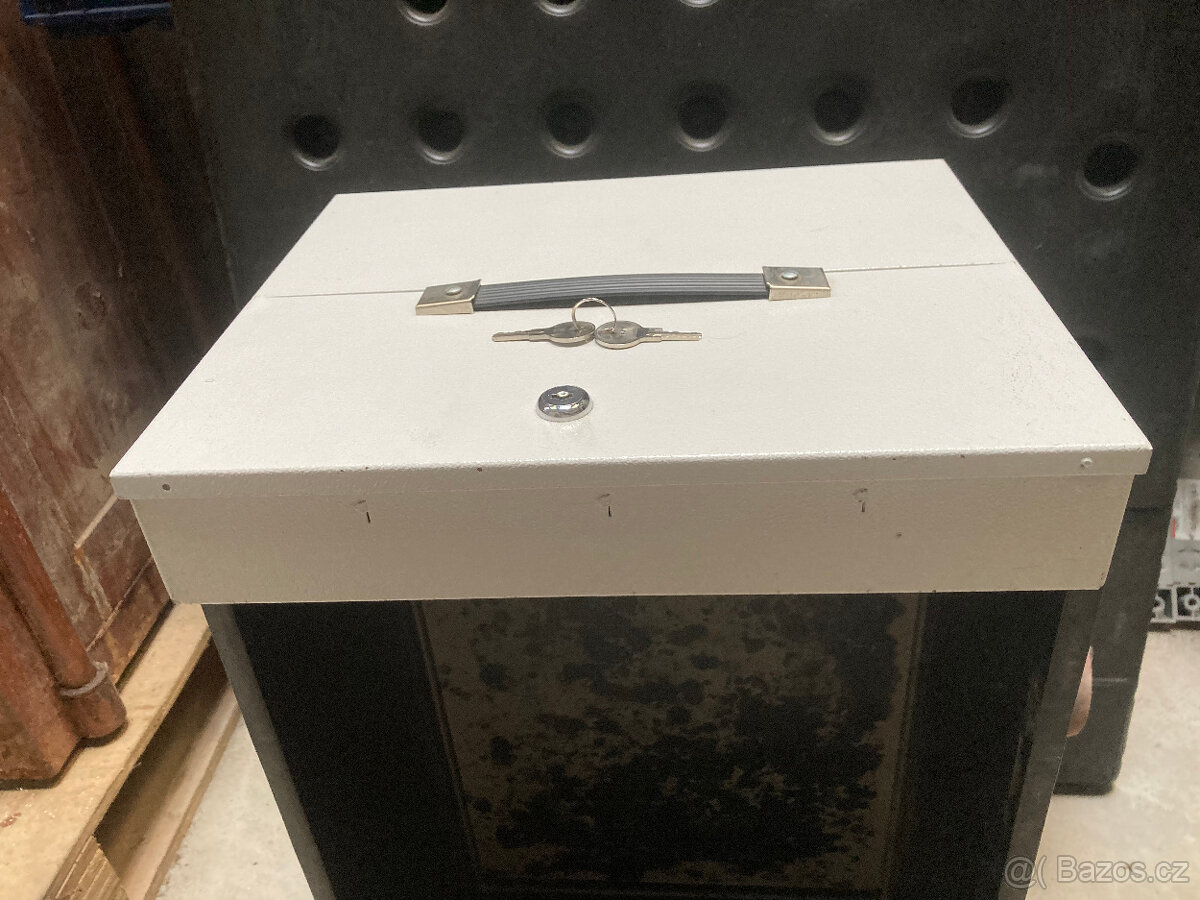 Pokladnička, kasička, trezorek, plechová skříňka 500 kč - 8