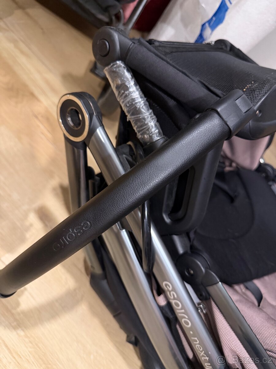 Prodám skoro nový kočárek po dceři Espiro Next up - 8
