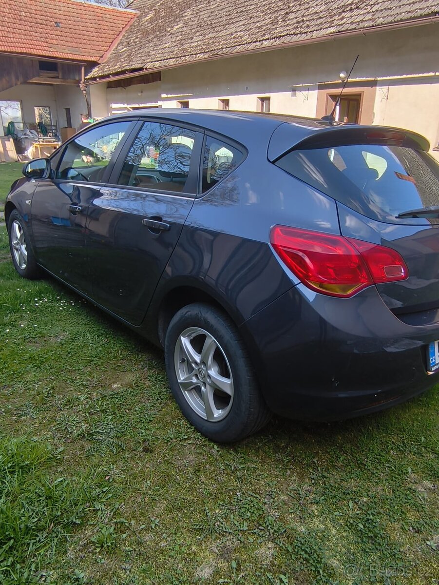Opel Astra J 1,4i - 8