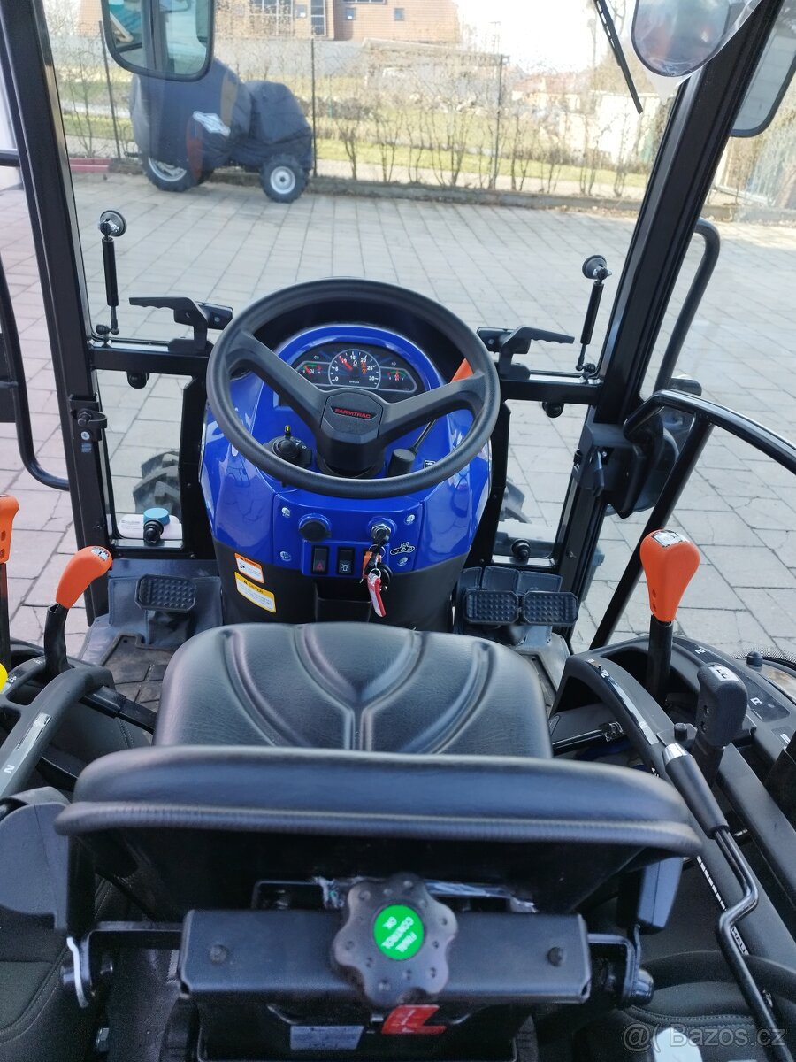 Malotraktor Farmtrac 26 4WD s kabinou - 8