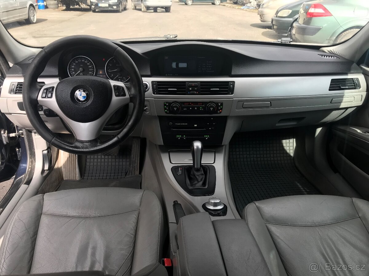 BMW 330i - 8