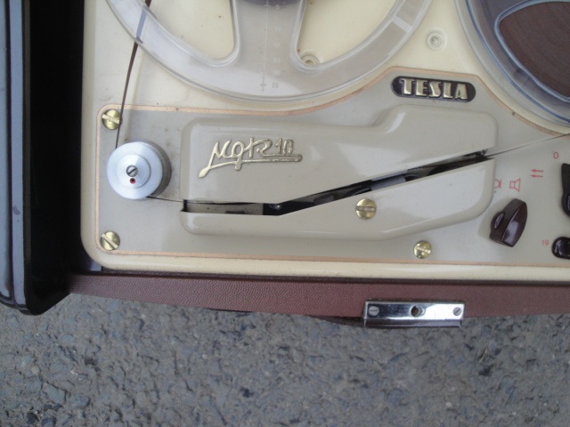 MAGNETOFON TESLA - 8