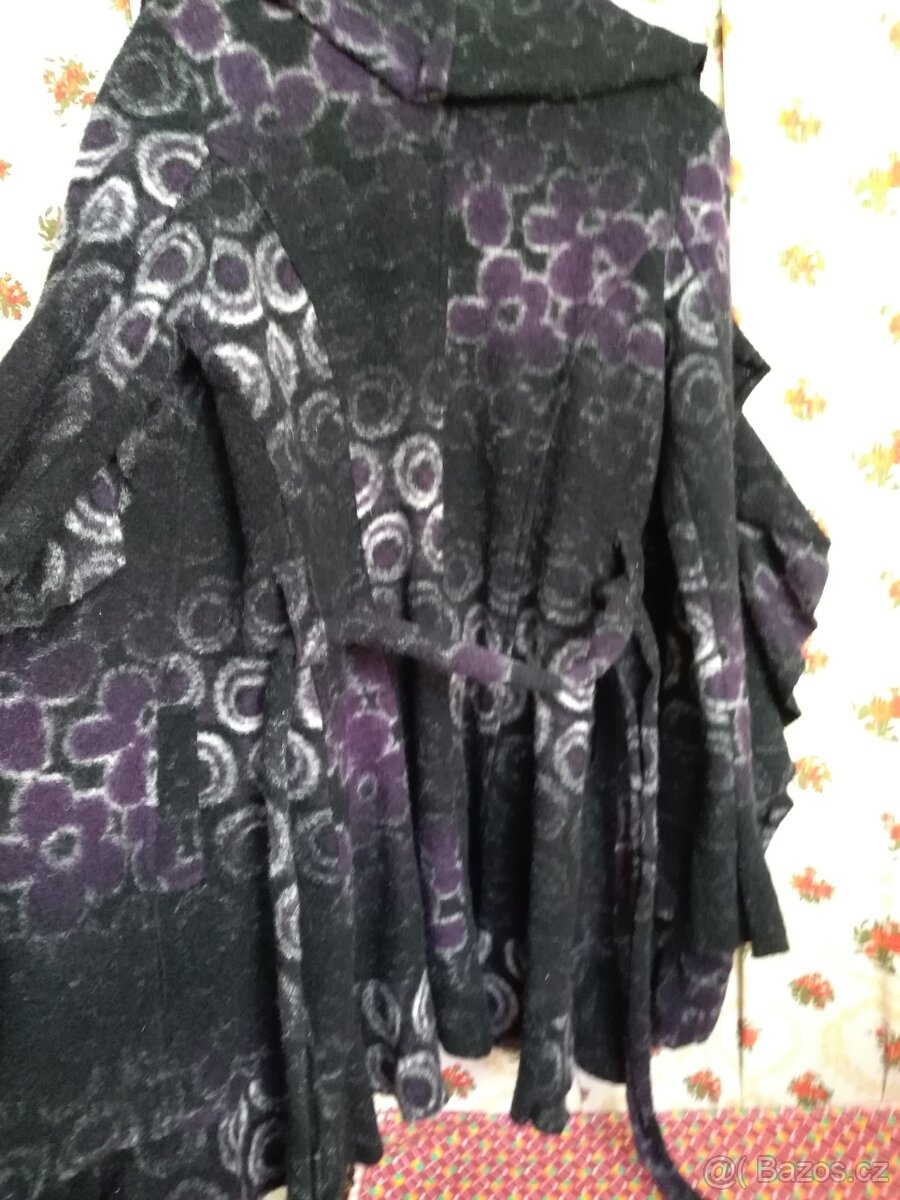 Propáslý kabát - 8