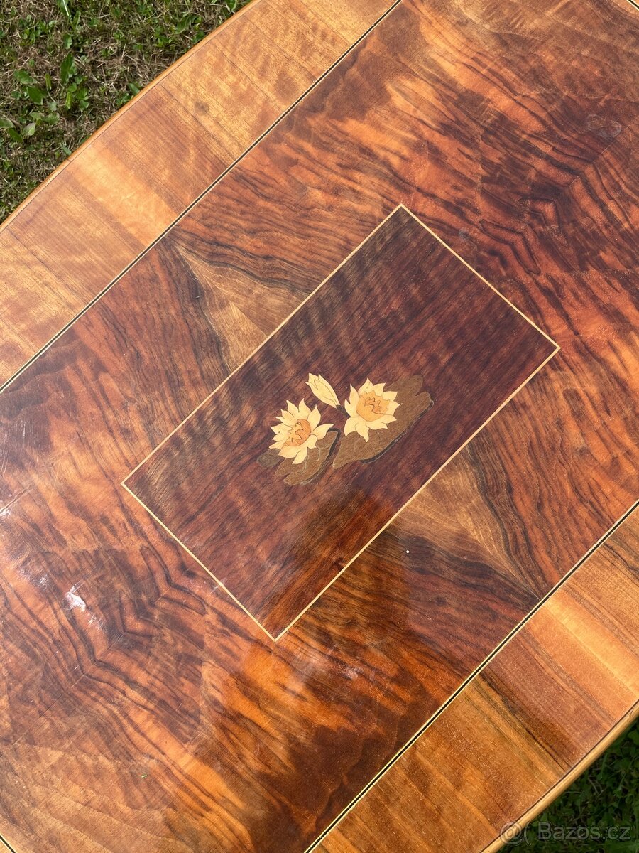 Elegantní vintage stolek s intarzií - 8