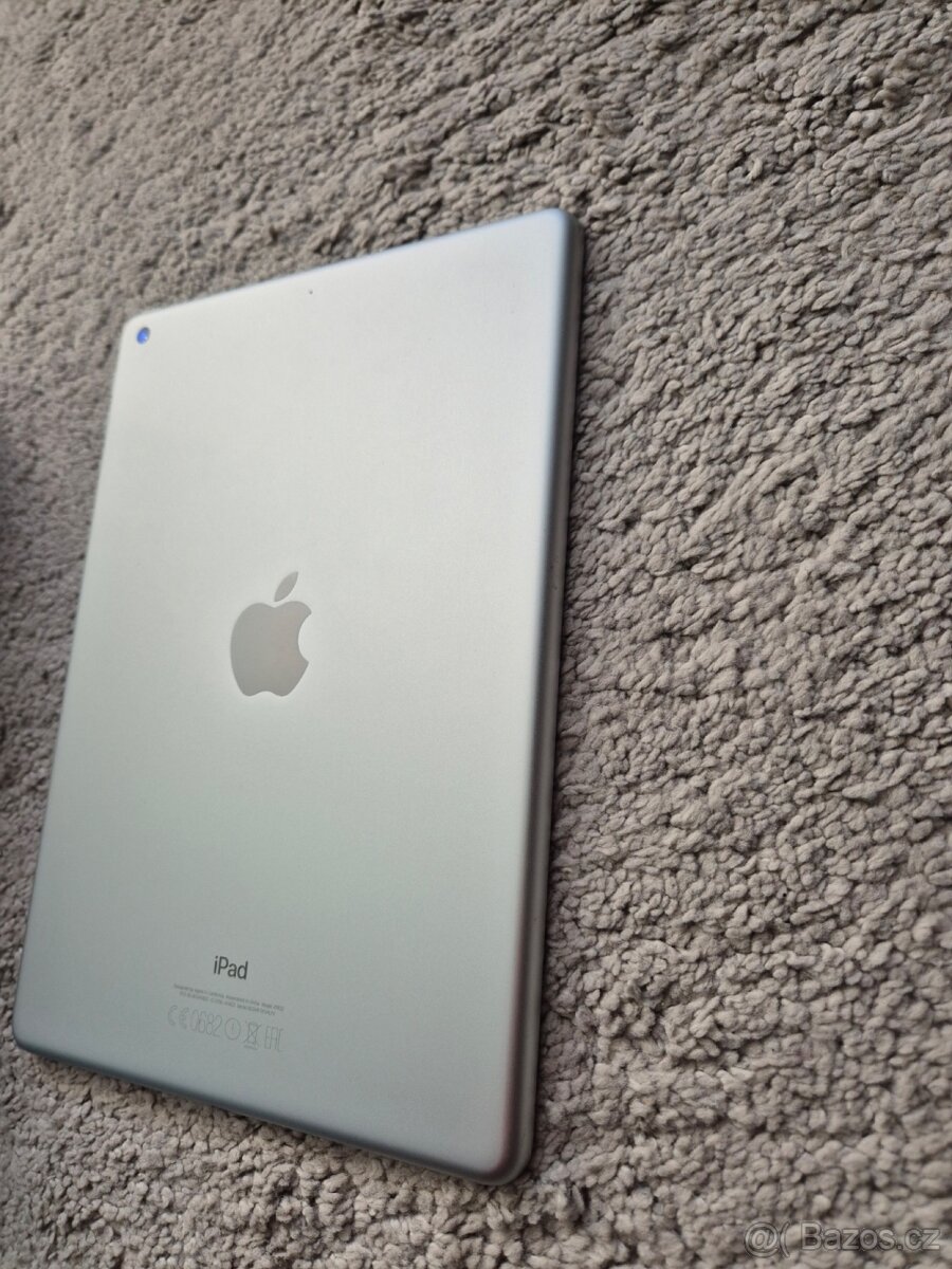 Apple iPad 5. generace 32gb - 8