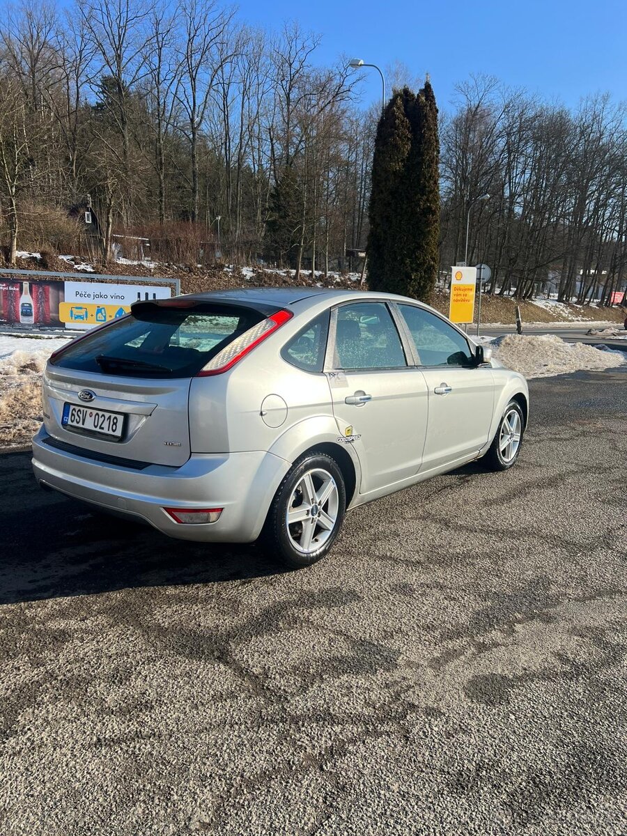 Prodám Ford Focus facelift,1.6 TDCi 80kw rok 2009, 259000km - 8