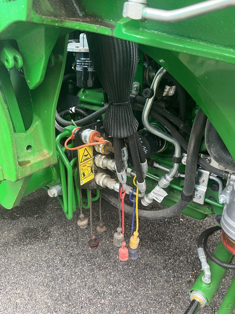 John Deere 4052R - 8