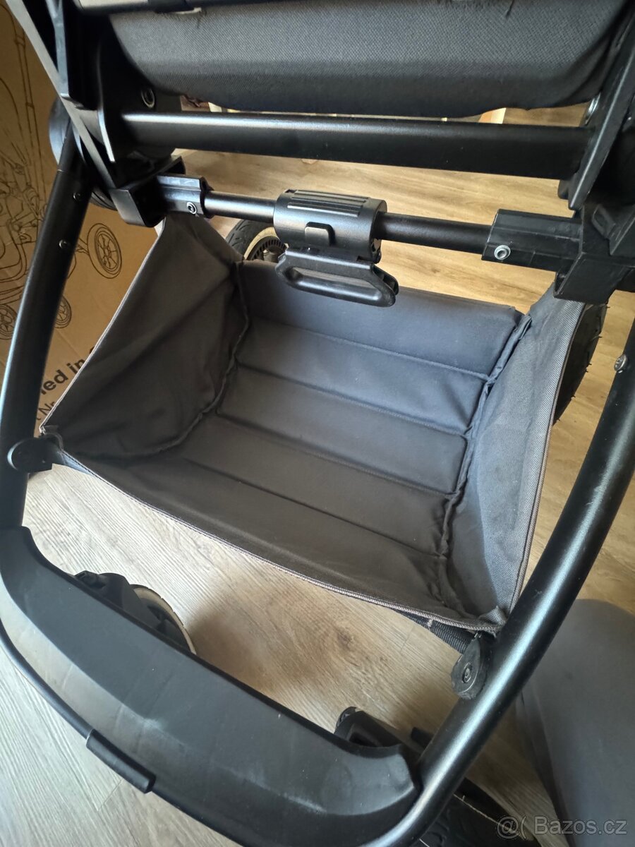 Kočárek Moon Resea S - 8