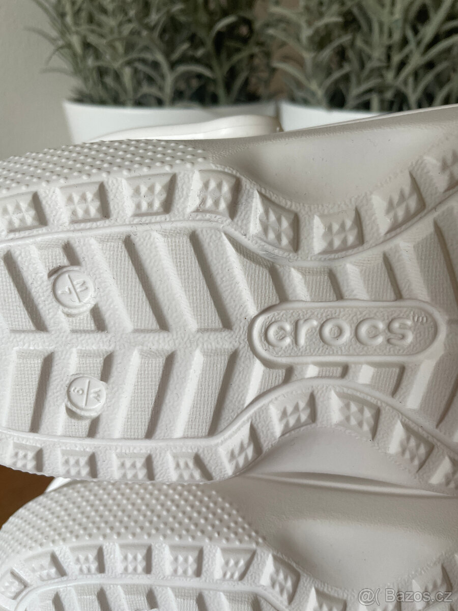 Bílé zimní kožíškové sněhule original Crocs, vel. 39 - 8