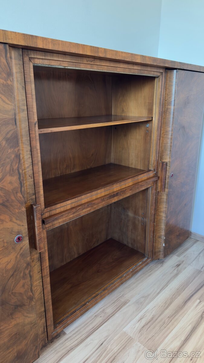 Krásná masivní komoda - 8