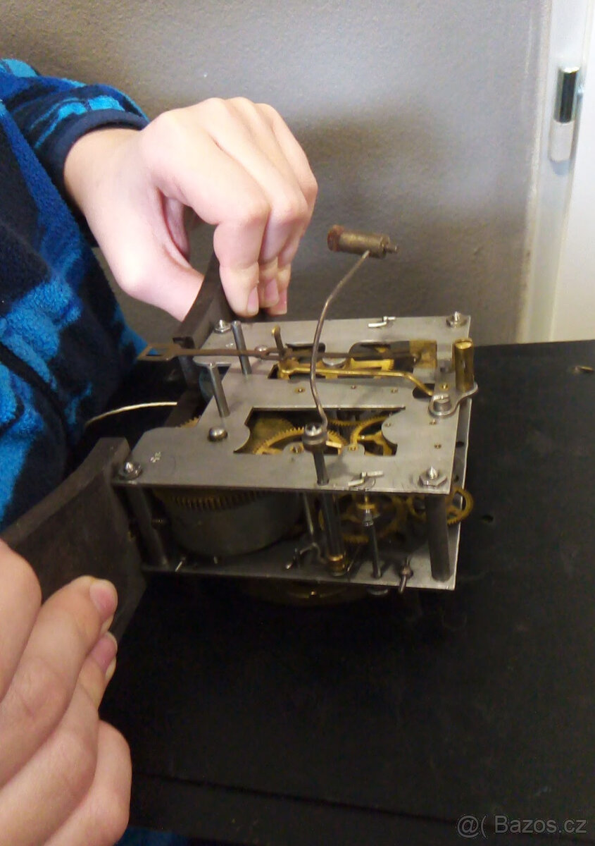 Dřevěné nástěnné hodiny - pendlovky Kienzle - 8