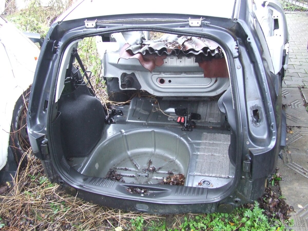 Prodám výřezové části na opravy Fordů - 8