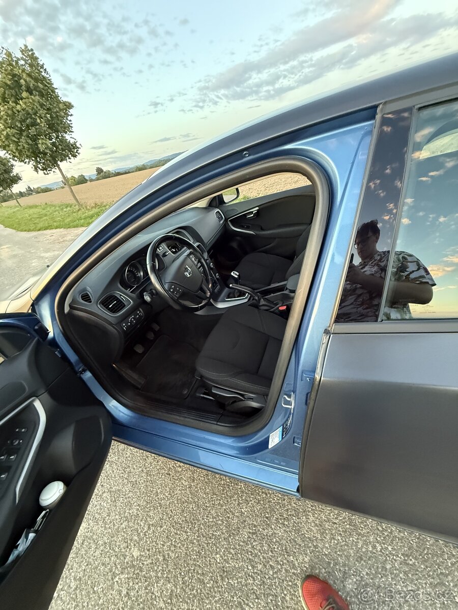 Volvo V40 T2 88kw 1.6 benzín manuál - 8