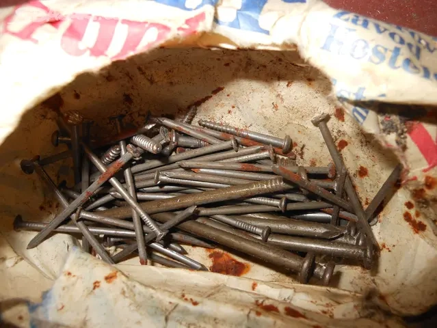 ŠROUBKY,HŘEBÍKY,APD. VELMI SPĚCHÁ LEVNĚ - 8