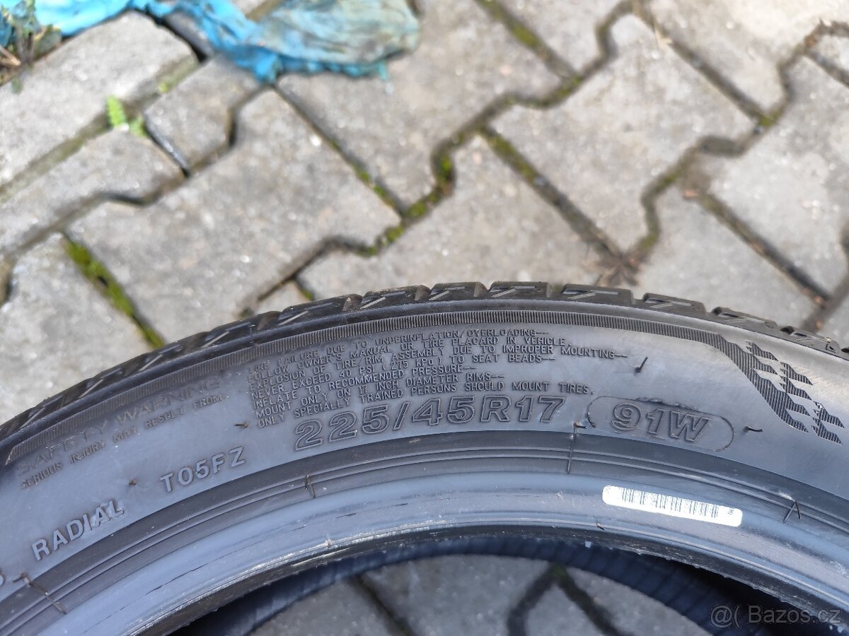 Letní pneu 225/45/17 - 8