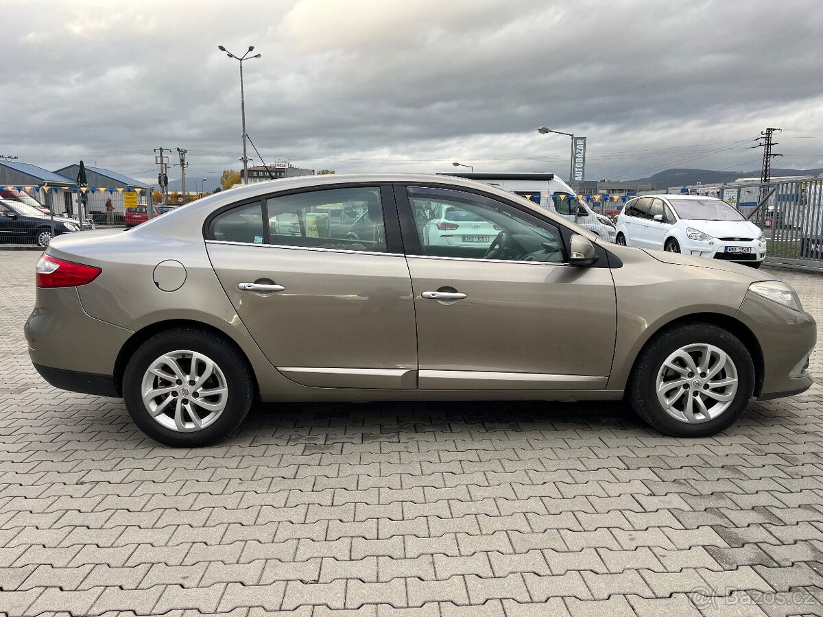 Renault Fluence 1.6i - 8